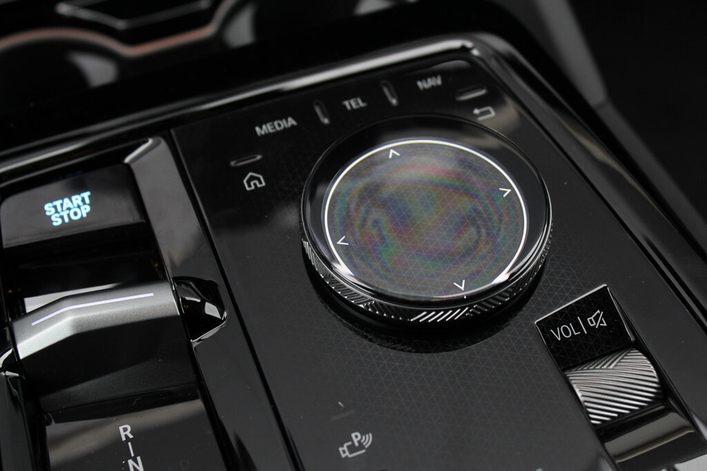 BMW i5 27