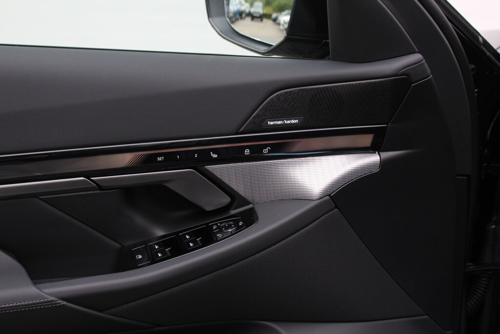 BMW i5 30