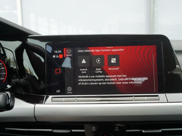 Apple Carplay/Android Auto Apple Carplay/Android Auto