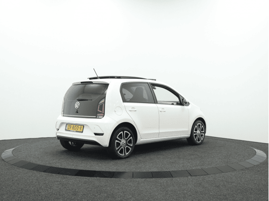 Volkswagen up! 1.0 BMT high-up! | Panoramadak | Stoelverwarming | Climate control