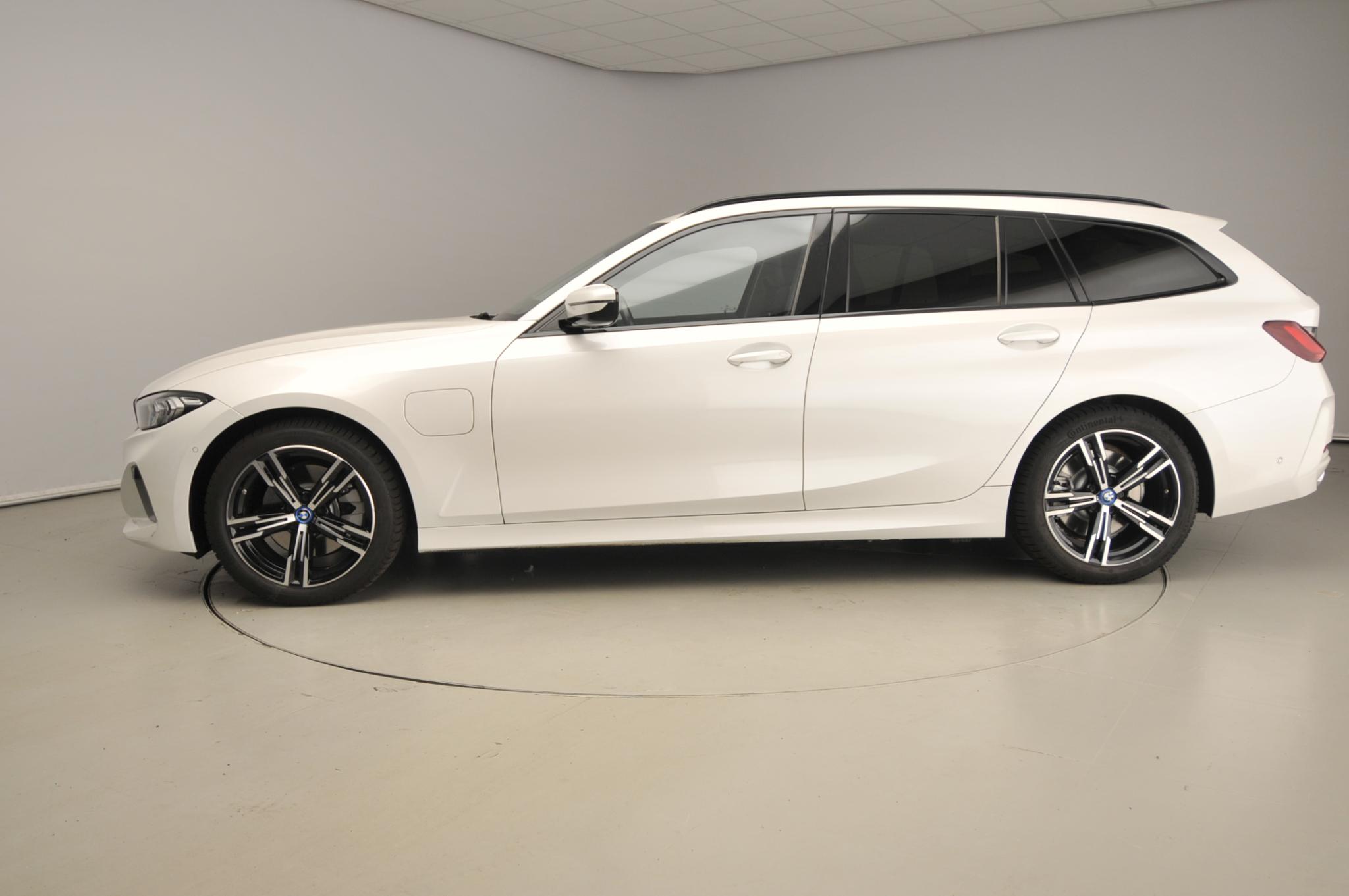 BMW 3 Serie Touring 320e - Afbeelding 2