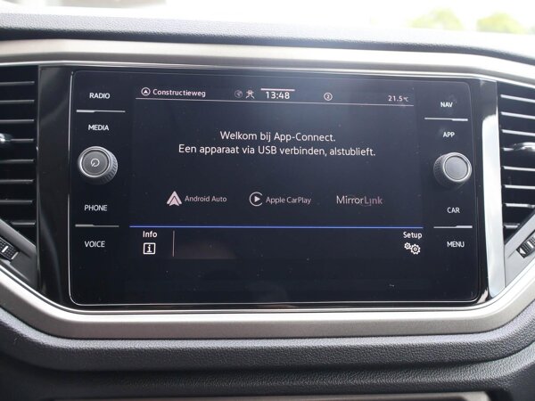 Apple Carplay/Android Auto Apple Carplay/Android Auto