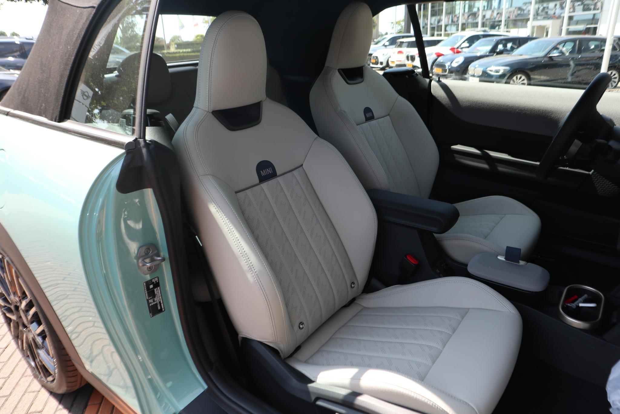 MINI Cabrio 1.5 Cooper C - Afbeelding 4