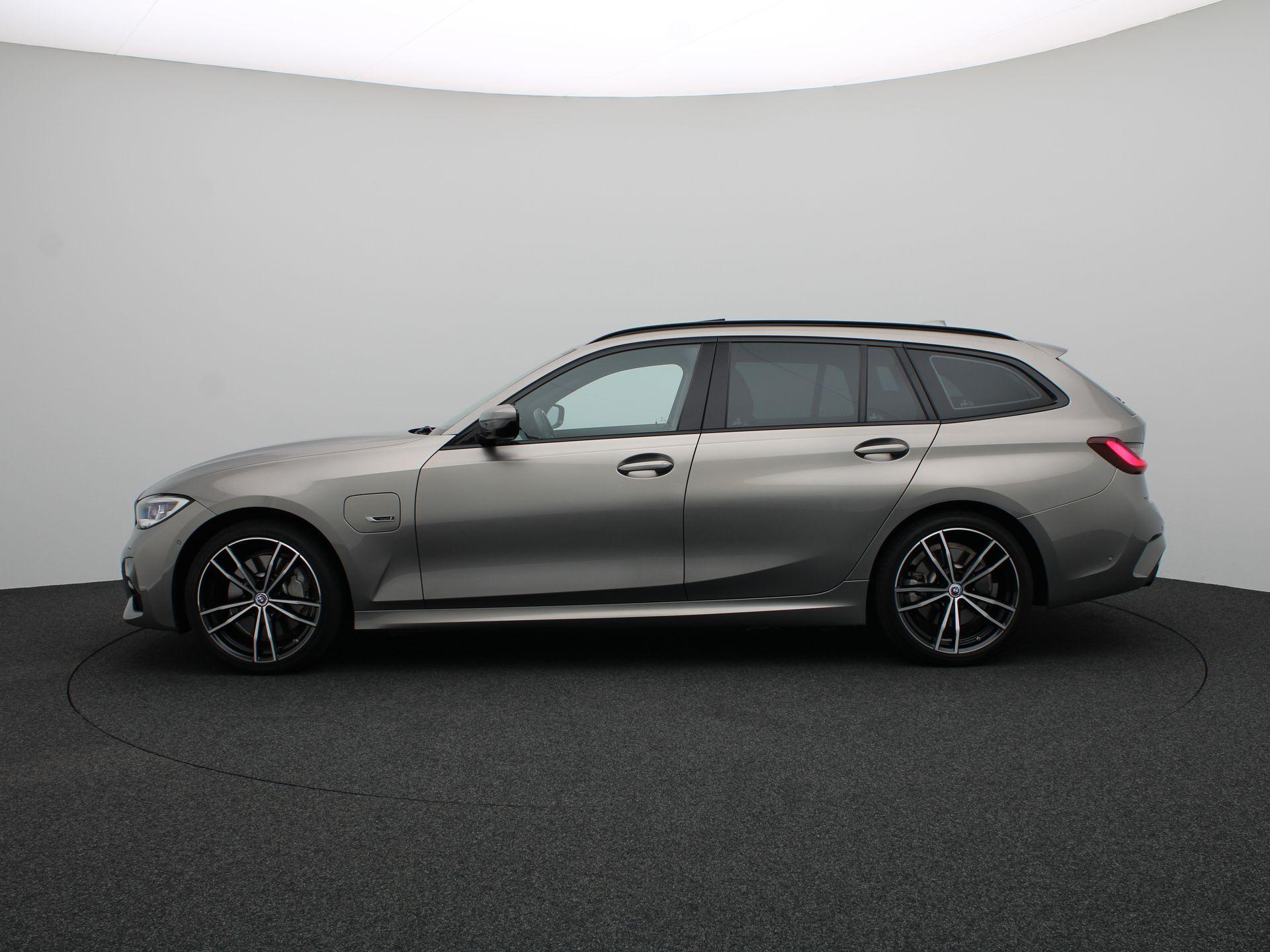 BMW 3 Serie Touring 330e - Afbeelding 4