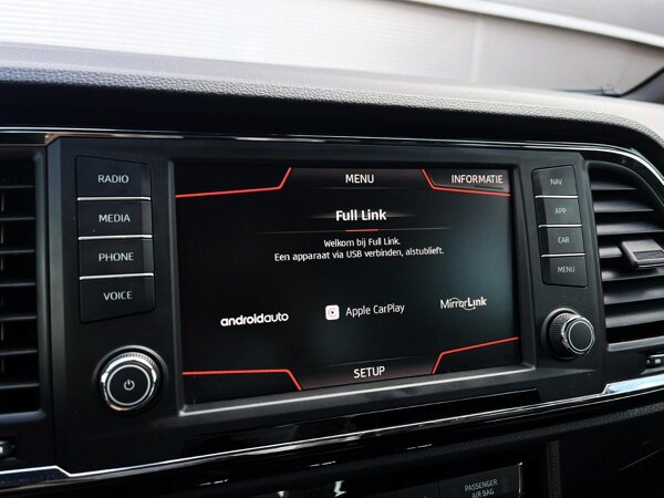 Apple Carplay/Android Auto Apple Carplay/Android Auto