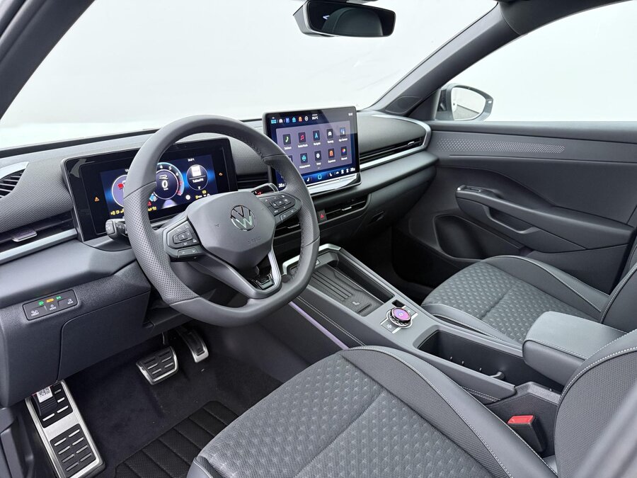 Volkswagen T-Roc R-Line First Edition 1.5 eTSI 110 kW / 150 PK