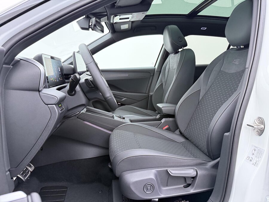 Volkswagen T-Roc R-Line First Edition 1.5 eTSI 110 kW / 150 PK
