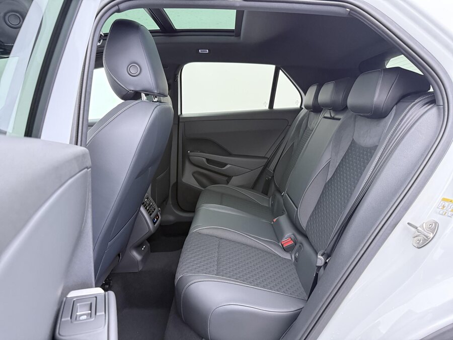 Volkswagen T-Roc R-Line First Edition 1.5 eTSI 110 kW / 150 PK