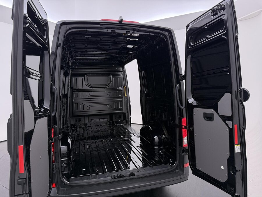 Volkswagen Bedrijfswagens Crafter 30 2.0 TDI 140 PK Autom. L3H3 Highline