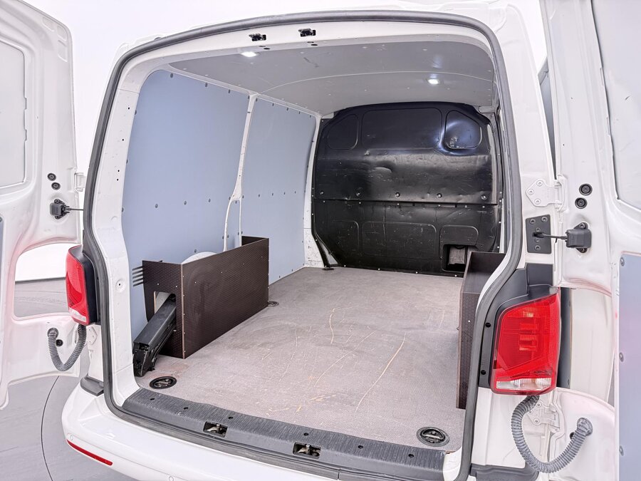Volkswagen Bedrijfswagens Transporter 2.0 TDI 150 PK L1H1 28 Highline