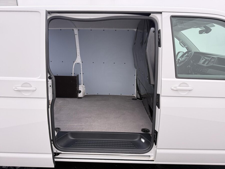 Volkswagen Bedrijfswagens Transporter 2.0 TDI 150 PK L1H1 28 Highline