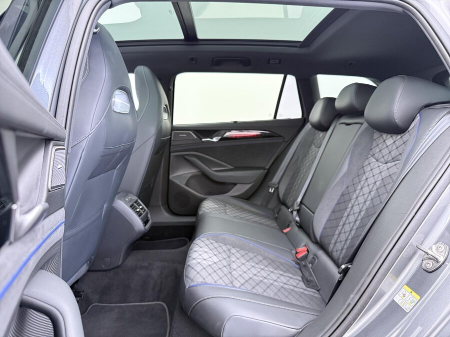 Volkswagen Passat Variant 1.5 eHybrid R-Line Edition