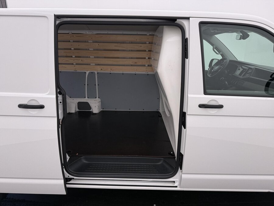 Volkswagen Bedrijfswagens Transporter 2.0 TDI 110 PK L2H1 28 Comfortline