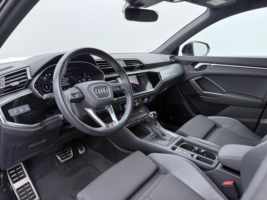 Audi Q3 Sportback 45 TFSIe S-line