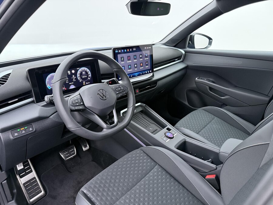 Volkswagen T-Roc R-Line First Edition 1.5 eTSI 110 kW / 150 PK