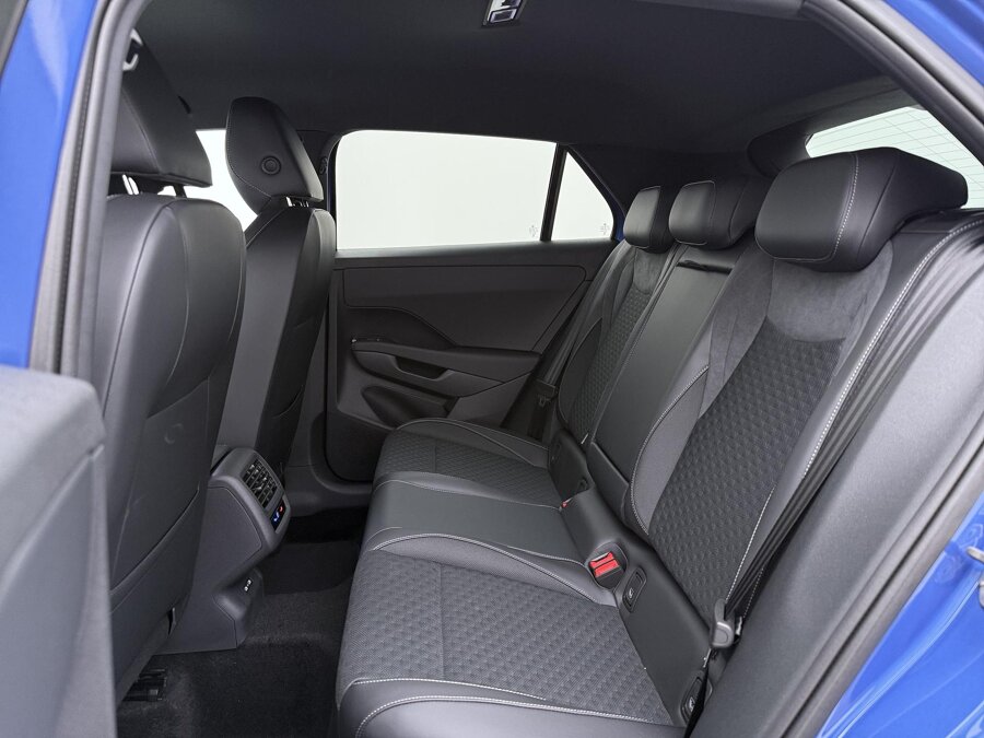 Volkswagen T-Roc R-Line First Edition 1.5 eTSI 110 kW / 150 PK