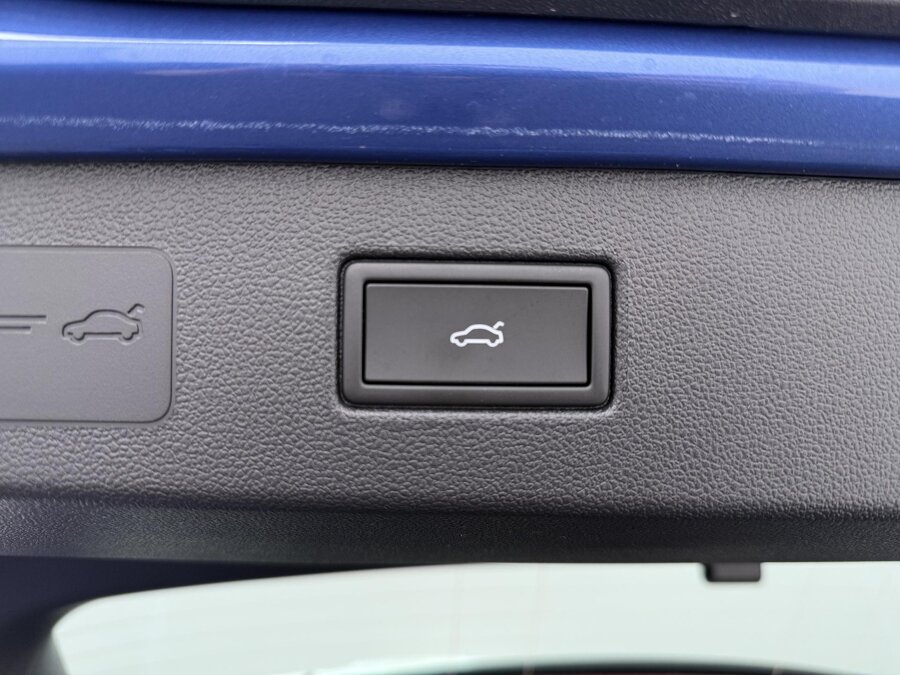 Volkswagen T-Roc R-Line First Edition 1.5 eTSI 110 kW / 150 PK
