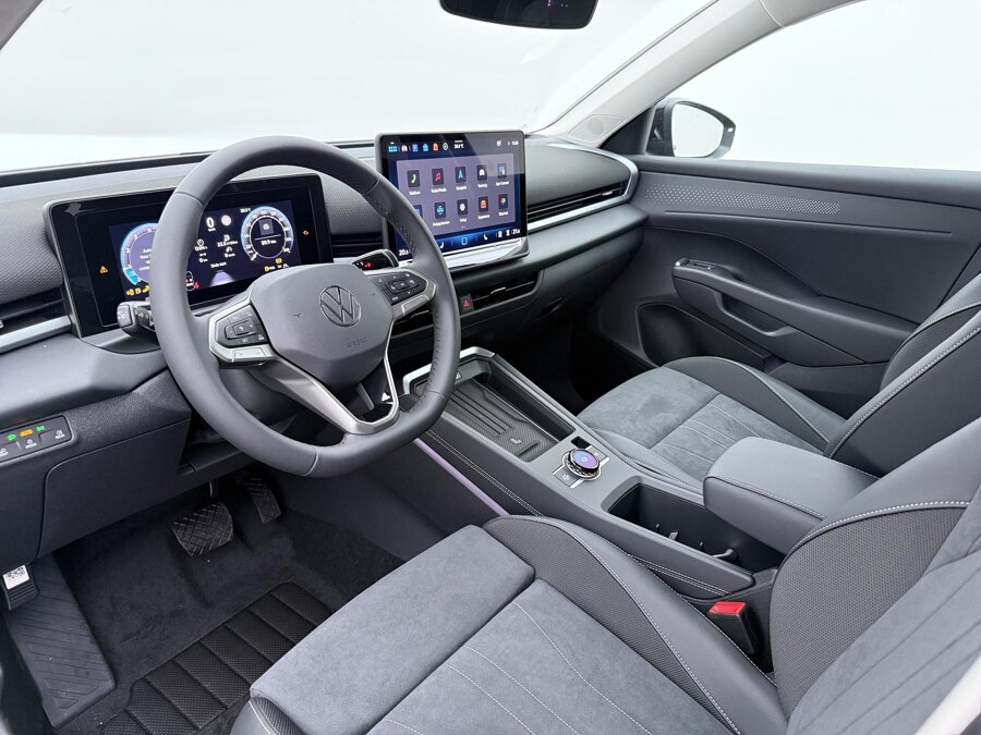 Volkswagen T-Roc Style First Edition 1.5 eTSI 85 kW / 116 PK