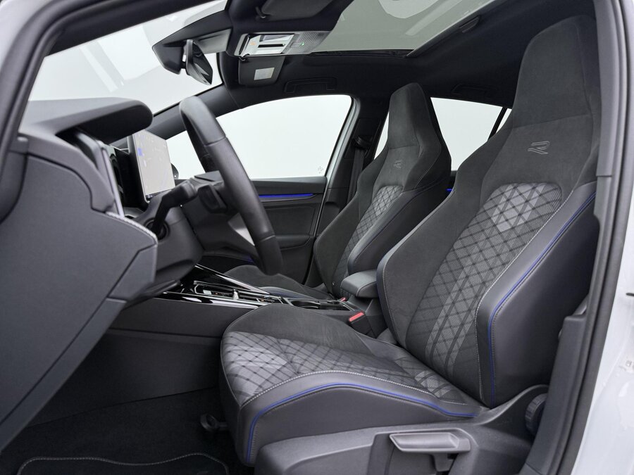 Volkswagen Golf 1.5 eTSI R-Line Edition