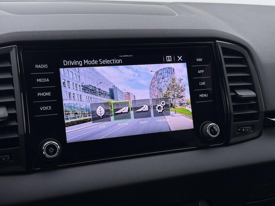 Škoda Karoq 1.5 TSI Sportline Business