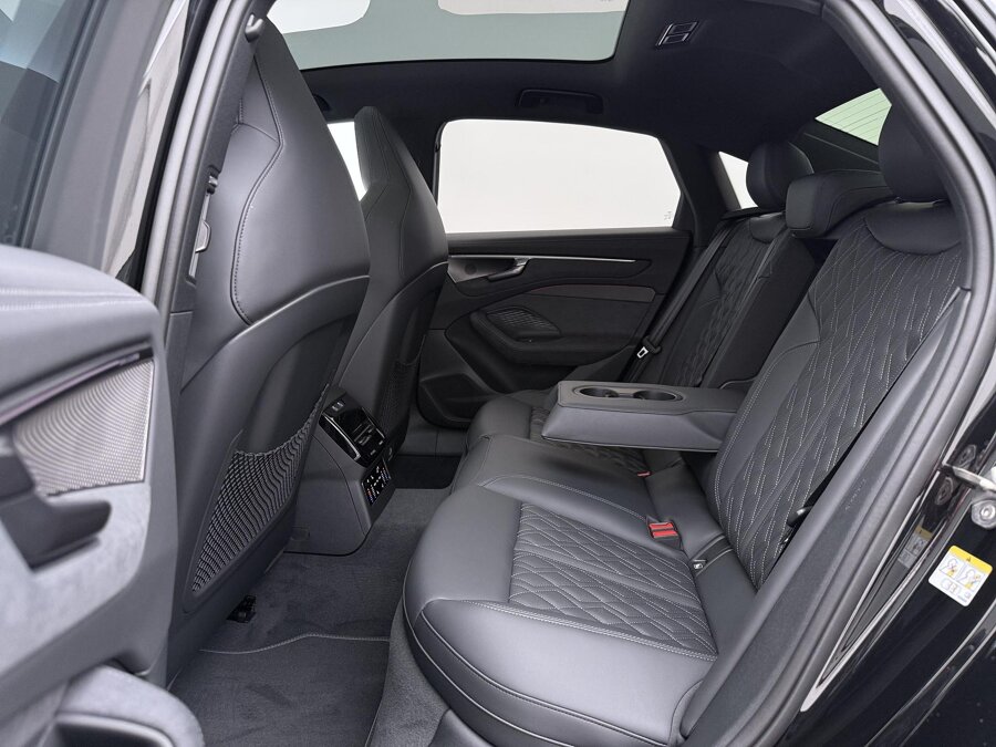 Audi A6 Limousine S edition Competition 2.0 e-hybrid 270 kW / 367 PK