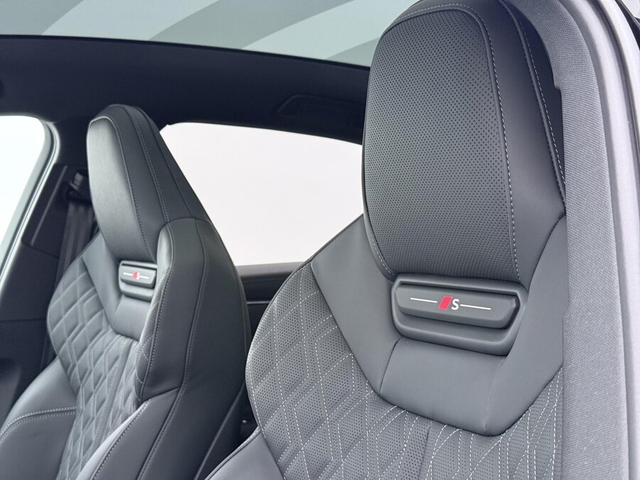 Audi A6 Limousine S edition Competition 2.0 e-hybrid 270 kW / 367 PK