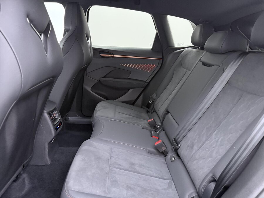 CUPRA Terramar 1.5 TSI e-Hybrid Business