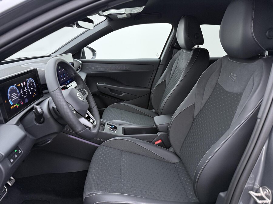 Volkswagen T-Roc R-Line First Edition 1.5 eTSI 110 kW / 150 PK