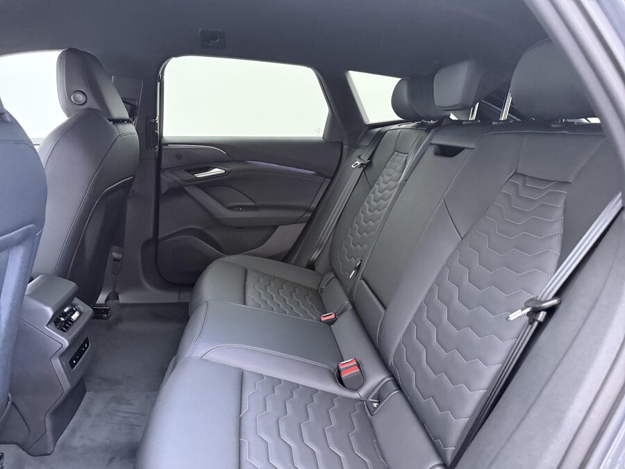 Audi A6 Avant e-tron S edition 100 kWh 270 kW / 367 PK