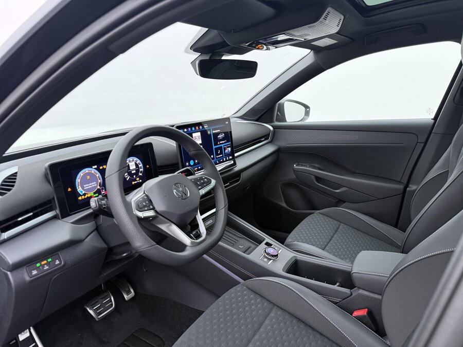 Volkswagen T-Roc R-Line First Edition 1.5 eTSI 110 kW / 150 PK