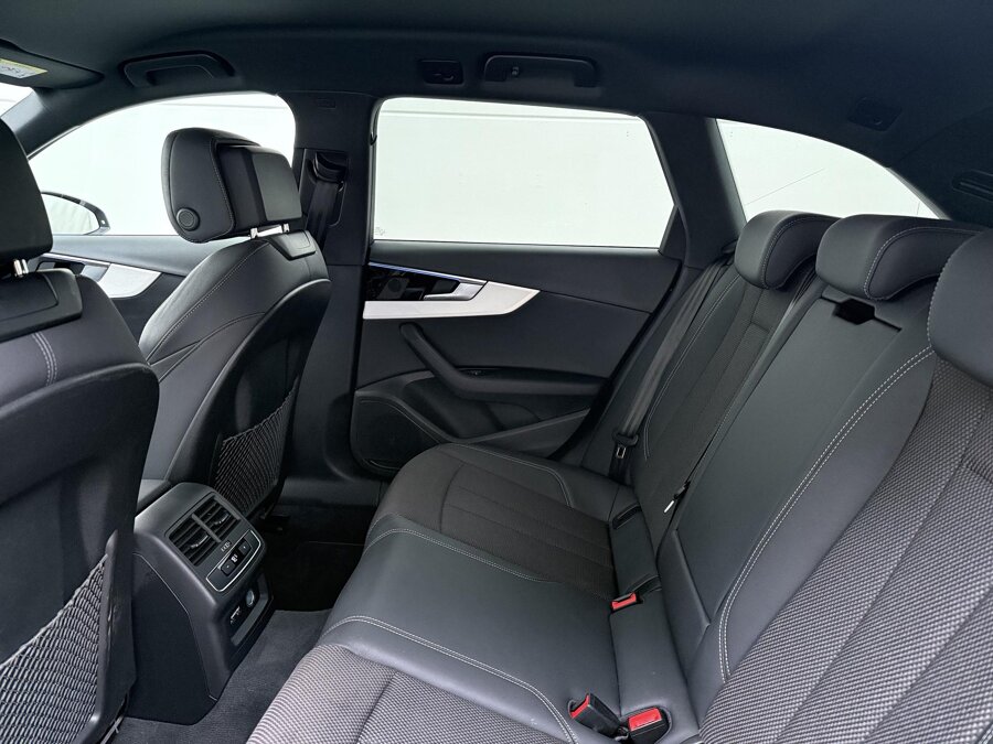 Audi A4 Avant 35 TFSI S-line