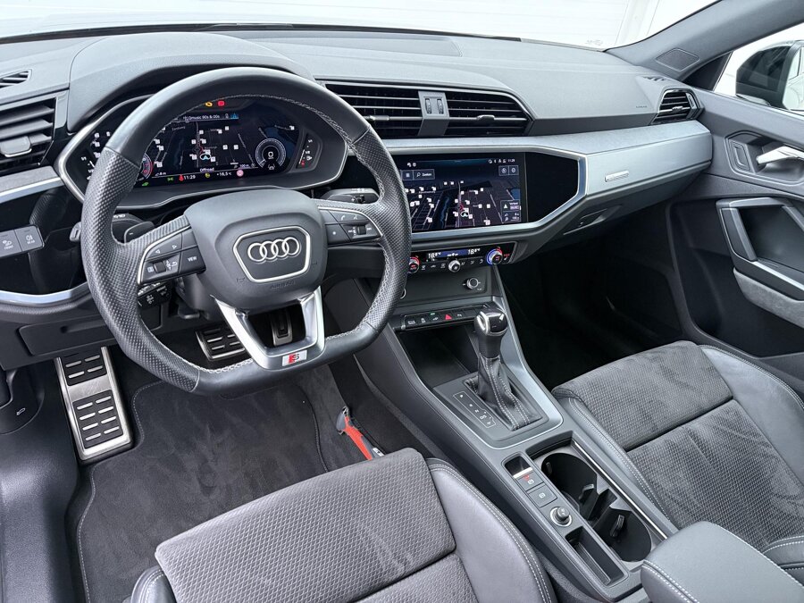 Audi Q3 45 TFSI e S-line
