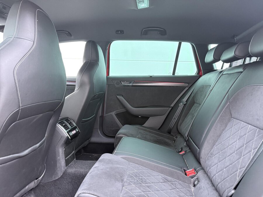 Škoda Superb Combi 1.4 TSI iV Sportline