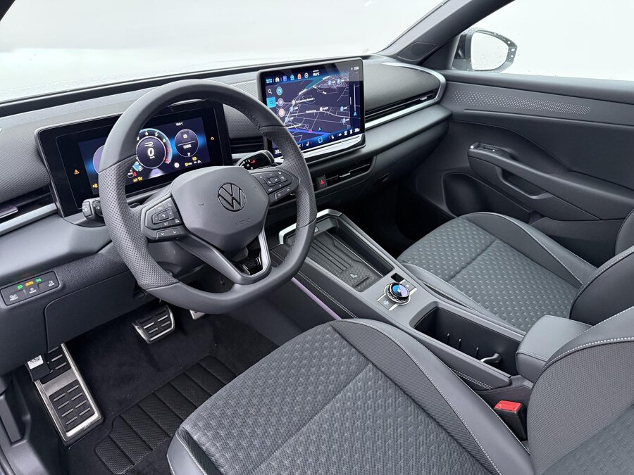 Volkswagen T-Roc R-Line First Edition 1.5 eTSI 110 kW / 150 PK