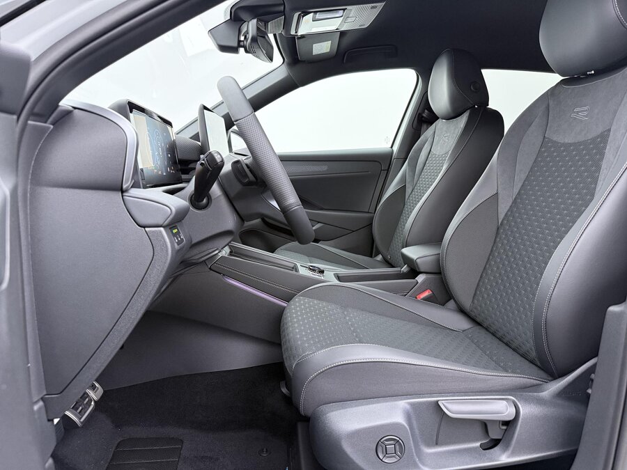Volkswagen T-Roc R-Line First Edition 1.5 eTSI 110 kW / 150 PK