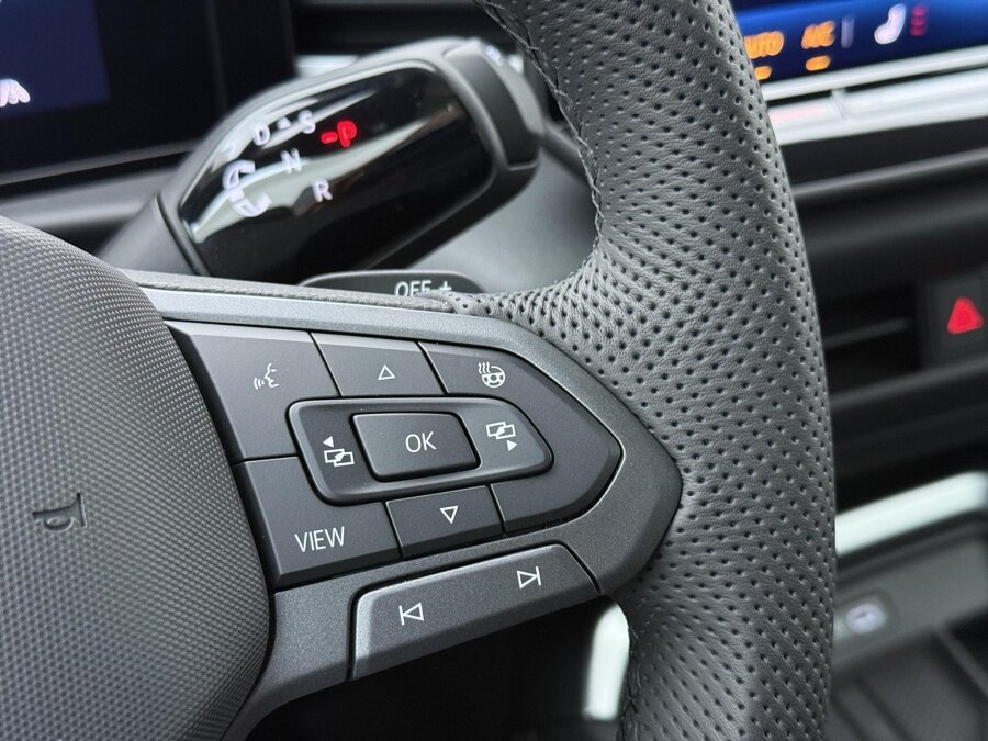 Volkswagen T-Roc R-Line First Edition 1.5 eTSI 110 kW / 150 PK
