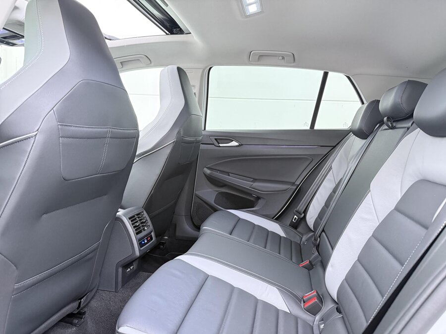 Volkswagen Golf 1.5 eHybrid Style