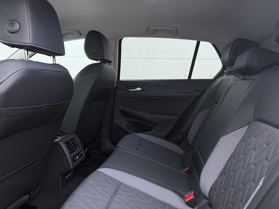Volkswagen Golf 1.5 eTSI Life Edition