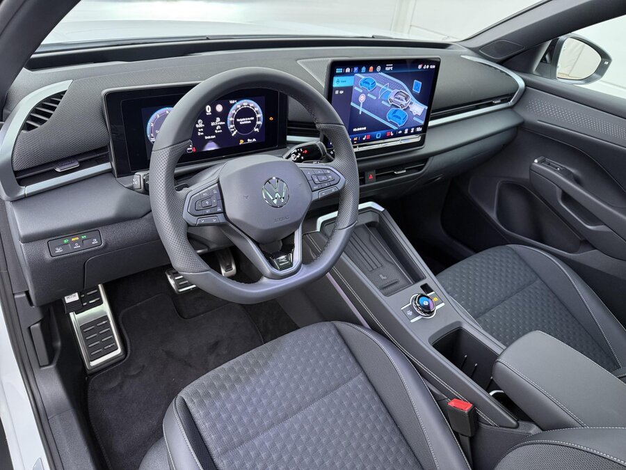 Volkswagen T-Roc R-Line First Edition 1.5 eTSI 110 kW / 150 PK