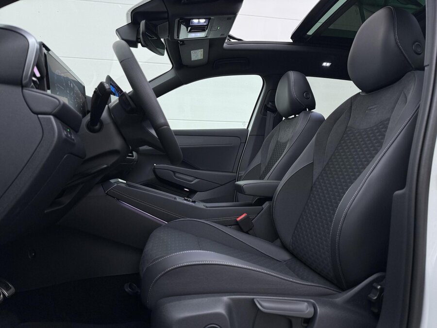 Volkswagen T-Roc R-Line First Edition 1.5 eTSI 110 kW / 150 PK