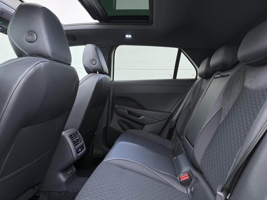 Volkswagen T-Roc R-Line First Edition 1.5 eTSI 110 kW / 150 PK