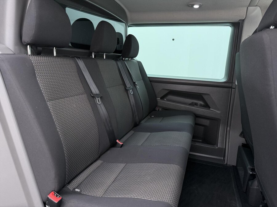 Volkswagen Bedrijfswagens Transporter 2.0 TDI 150 PK L2H1 30 DC Highline