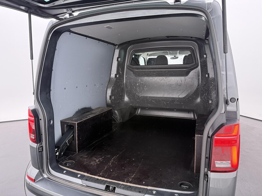 Volkswagen Bedrijfswagens Transporter 2.0 TDI 150 PK L2H1 30 DC Highline