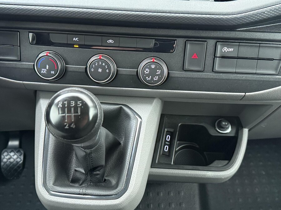 Volkswagen Bedrijfswagens Transporter 2.0 TDI L2H1 28