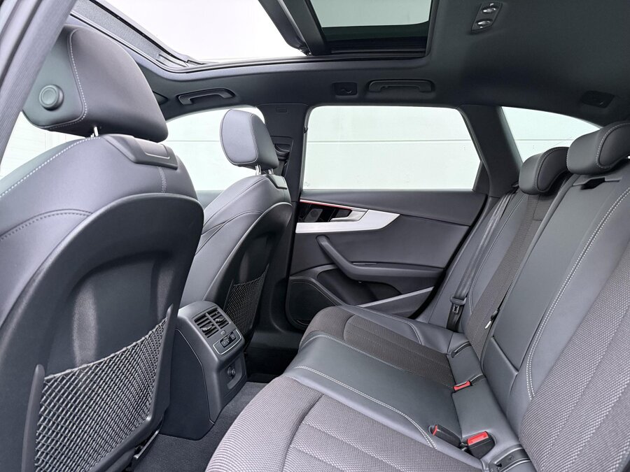 Audi A4 Avant 35 TFSI S-line