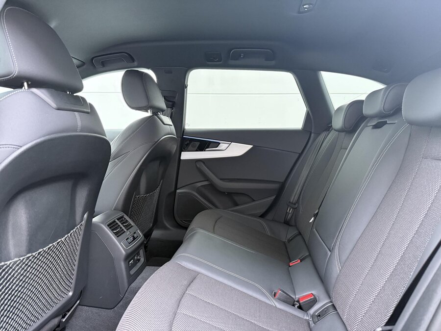 Audi A4 Avant 35 TFSI S-line