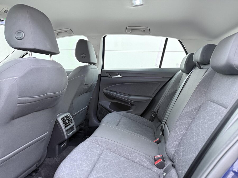 Volkswagen Golf 1.0 eTSI Life 