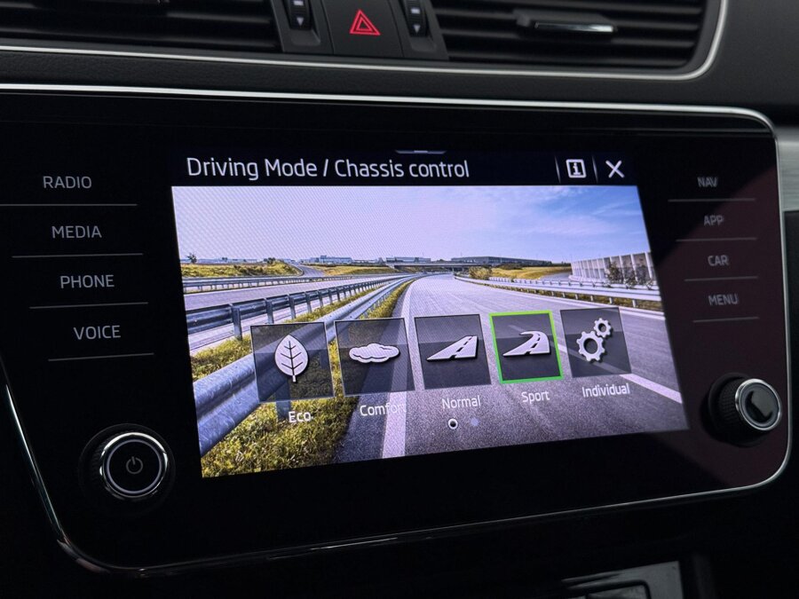 Škoda Superb Combi 1.4 TSI iV Ambition