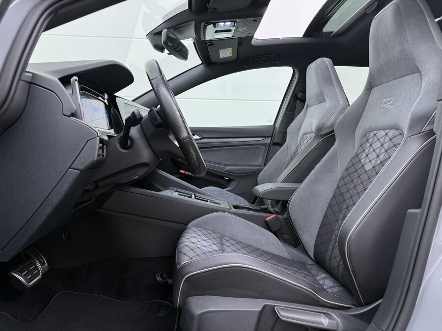 Volkswagen Golf 1.5 eTSI R-Line