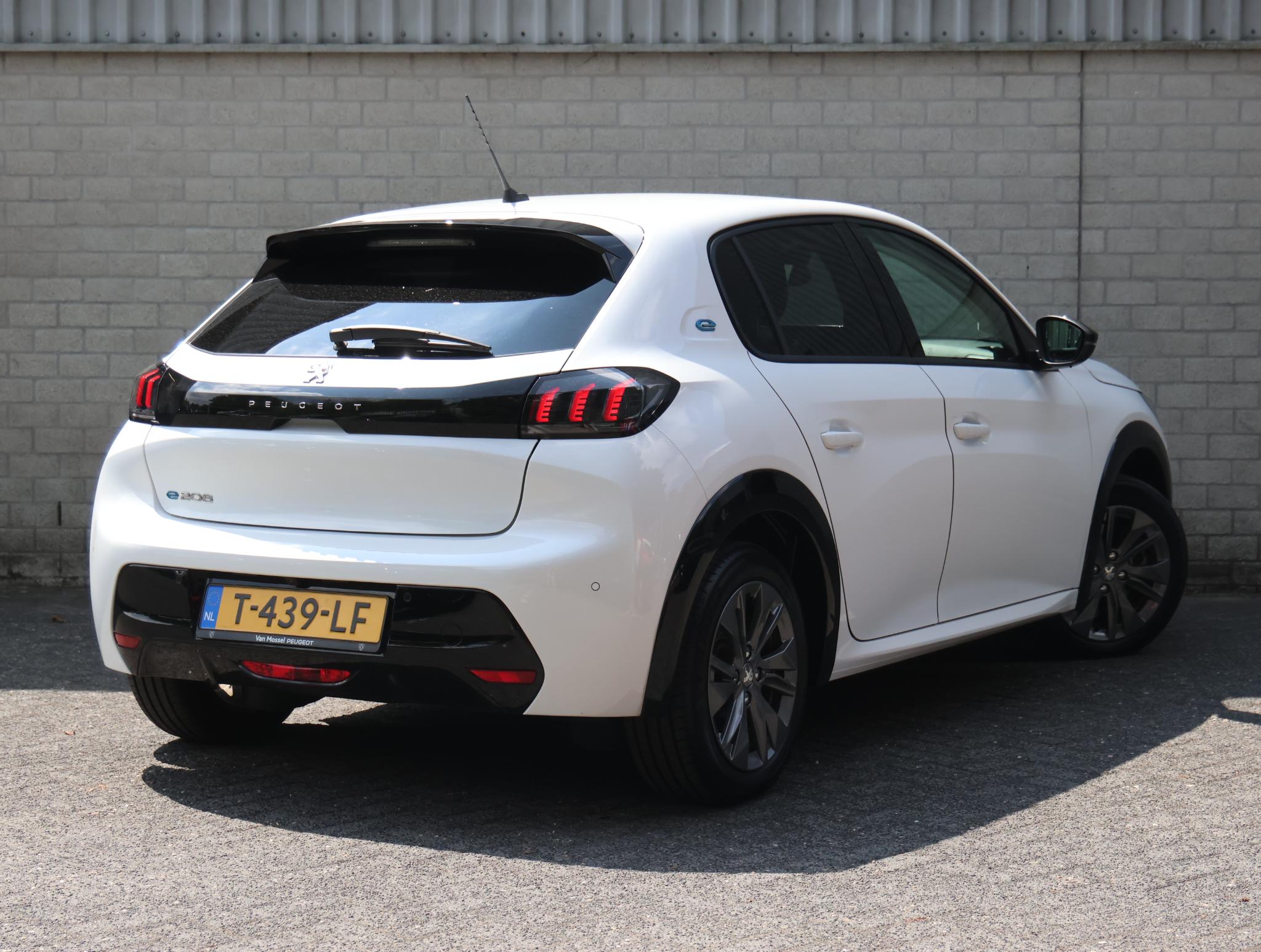 Peugeot e-208